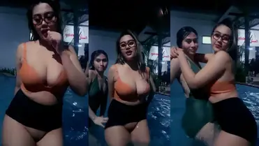 Miya Bareng Teman Dekat Pamer Tubuh Montok